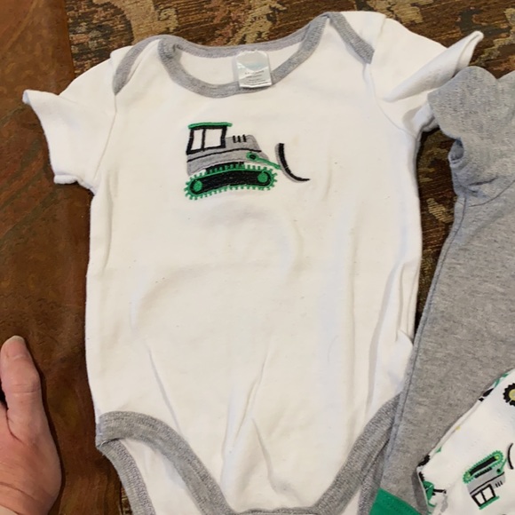 3/$10 🍀 6-12 mos onesies set of 3 🍀 - Picture 2 of 5